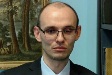 Следственное управление СК РФ по Татарстану подозревает Артема Люлинского в крупном мошенничестве с деньгами кредитной организации.