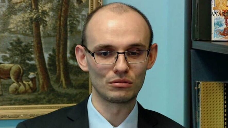 Следственное управление СК РФ по Татарстану подозревает Артема Люлинского в крупном мошенничестве с деньгами кредитной организации.