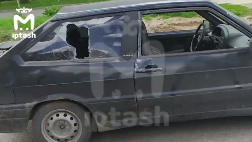 Позже участники инцидента выместили злобу и на водителя «ВАЗ-2113».