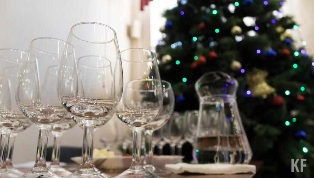 Главный санитарный врач страны просит граждан потратить введенные в России нерабочие дни на вакцинацию и ограничение контактов.