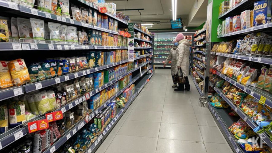 На фоне экономических санкций многие татарстанцы сметают с полок магазинов продукты. Под прицел