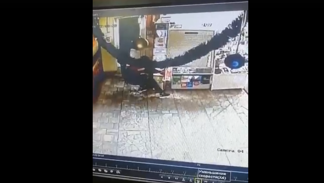 Полиция разыскивает юных злоумышленников.