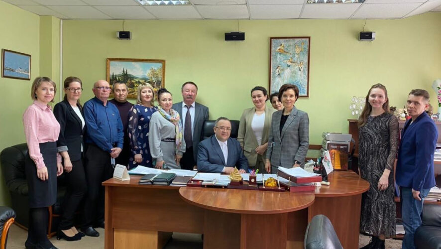 До этого он работал в нижнекамском &laquo;Доме народного творчества&raquo;.