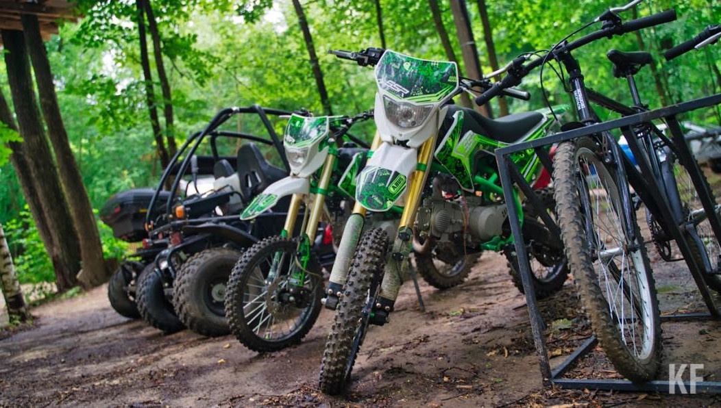 В результате такой халатности одна девушка сломала ключицу.