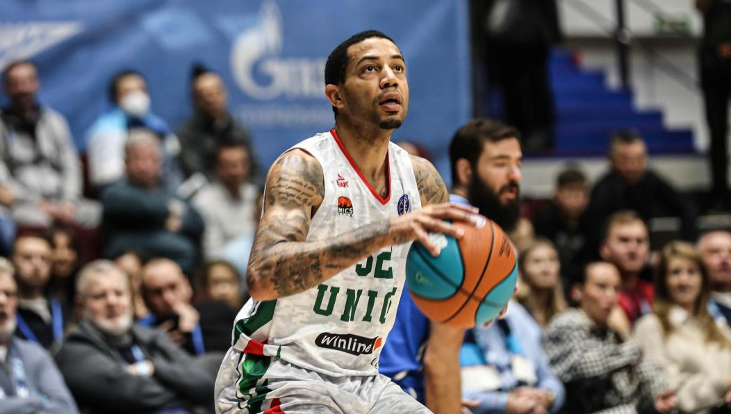 Новичок Единой Лиги ВТБ московская «Руна» в гостях обыграла действующего чемпиона со счетом 83:86.