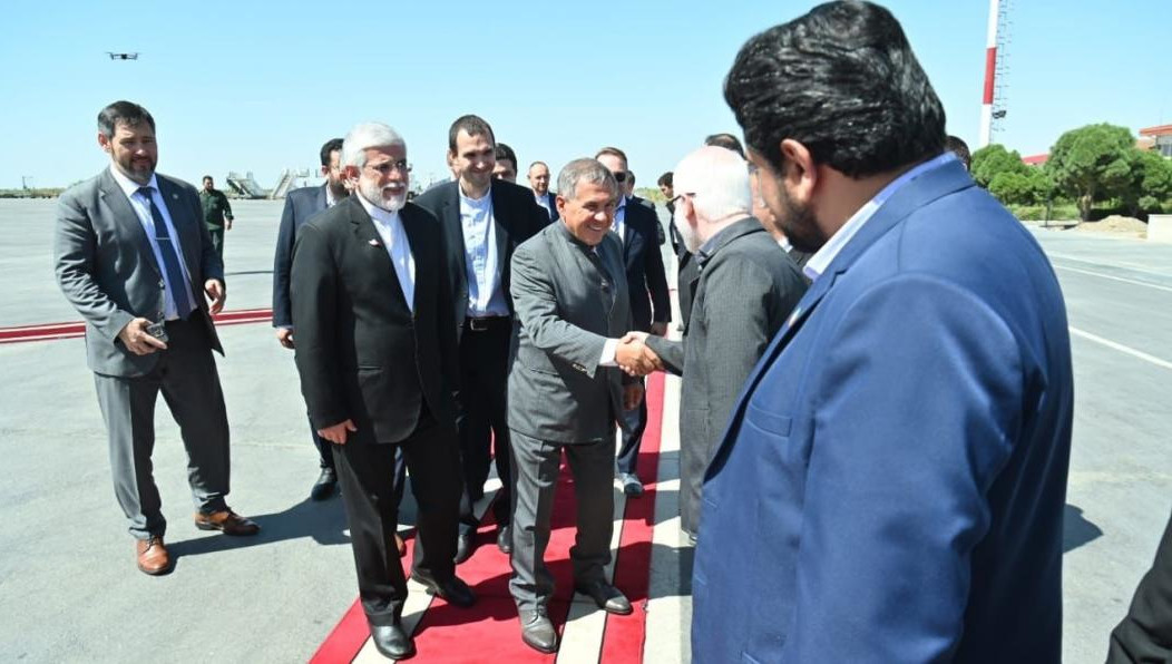 Лидера республики встретил губернатор провинции Голестан.