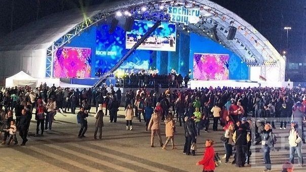 Президент Татарстана Рустам Минниханов сегодня прилетел в олимпийский Сочи. В его Instagram появились первые картинки стадиона “Фишт” и Олимпийского огня.  Первые фотографии Минниханов