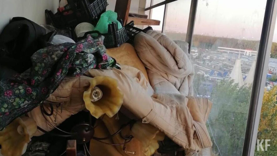 Соседи разыскивают родных мужчины.