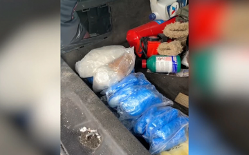 В машине задержанного нашли 56 свертков с запрещенными веществами.