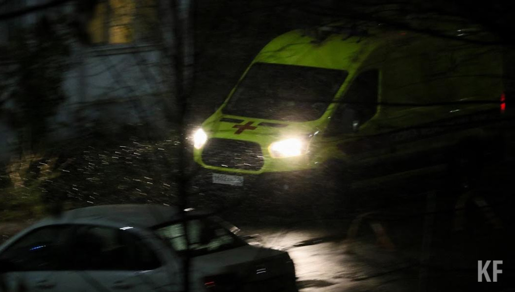 Школьницу с отравлением неизвестным веществом доставили в медучреждение.