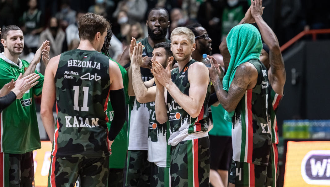 Защитник останется в казанской команде ещё на один сезон.