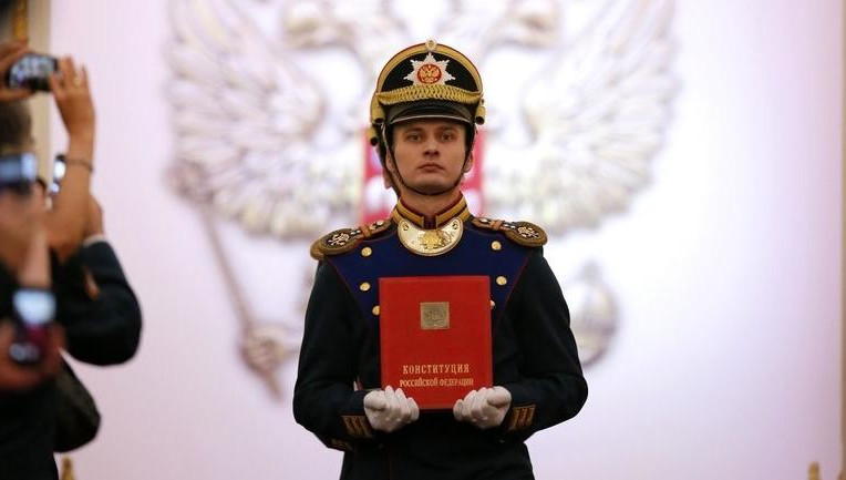 Президент России внес в Конституцию поправку с формулировкой «государствообразующий народ» в привязке к русскому языку