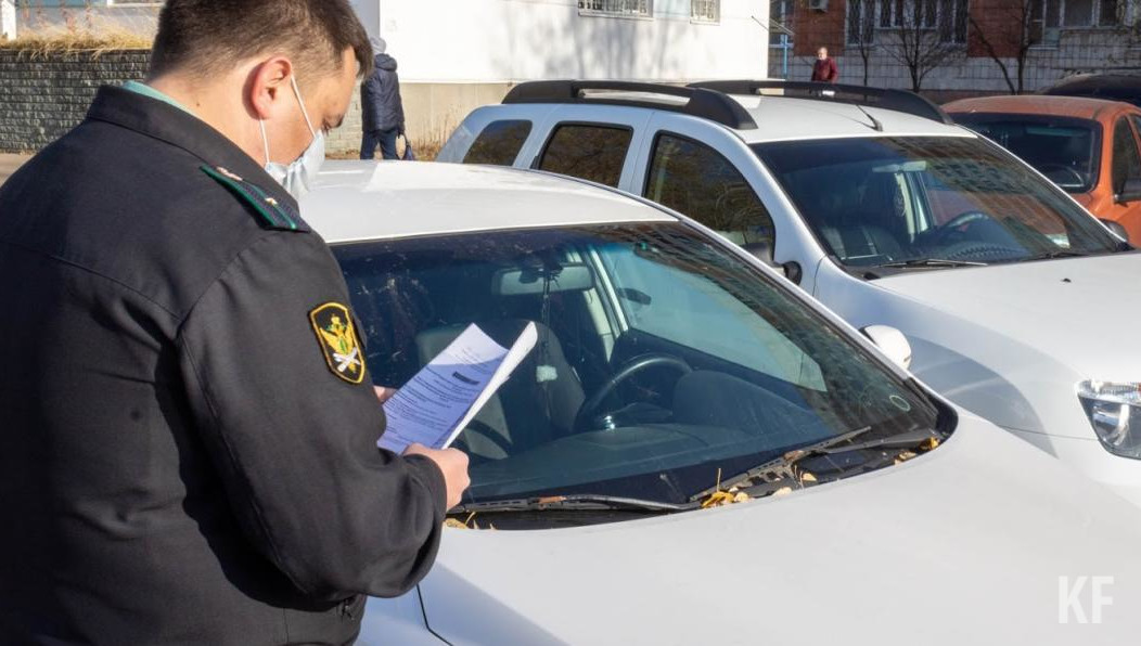 Мужчина исполнять законные требования не собирался и даже сменил место жительства на случай визита приставов.