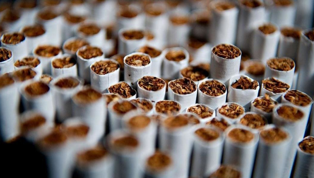 При этом после 50 лет процент заядлых курильщиков начинает резко падать.