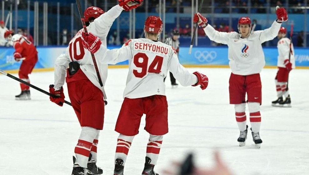 Наша команда досрочно обеспечила себе первое место в группе.