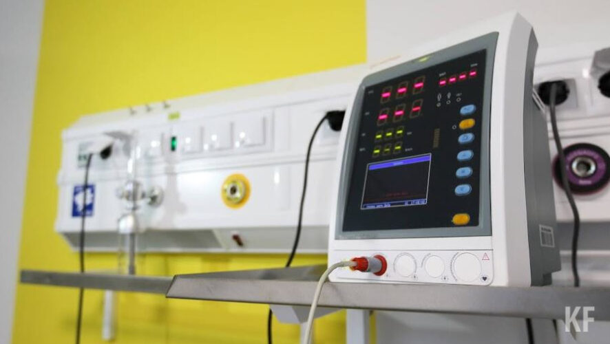 Устройство застряло в ухе хитрого юноши.