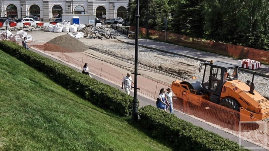 Раритетный булыжник с мостовой казанского Кремля заменят брусчаткой.