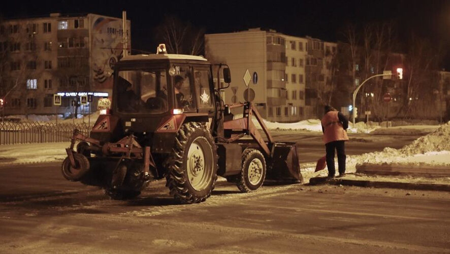 В Челнах провели ночную ревизию по очистке дорог от снега.