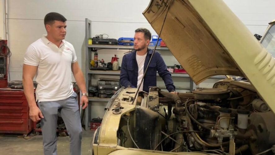 Также авто наполнят запчастями и маслом.