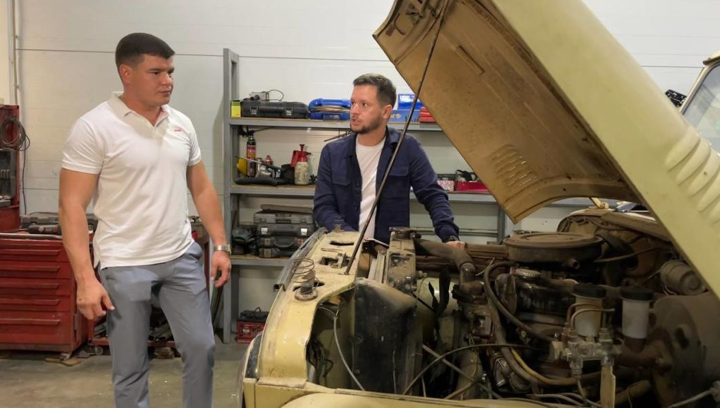 Также авто наполнят запчастями и маслом.