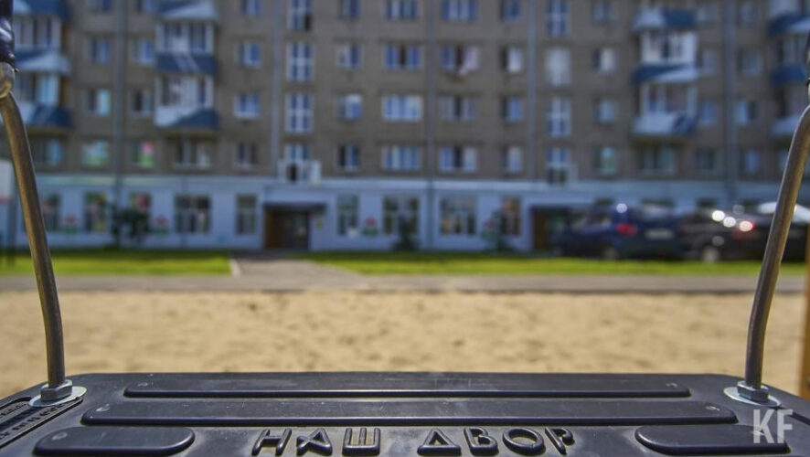 Работы идут в четырех дворах района.