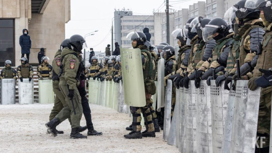 Также в списке покупок автозаки для задержанных и бронированные машины для личного состава.