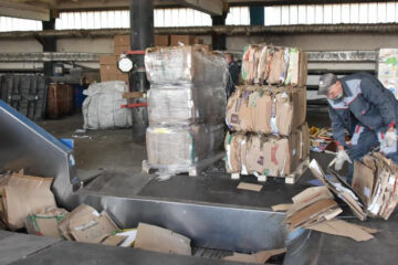 Депутаты Госсовета изучили развивающуюся систему переработки бытового мусора в Набережных Челнах.