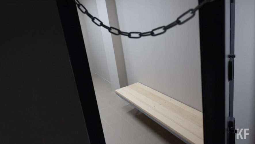 Потерпевший начал ругаться с сотрудницей заведения.