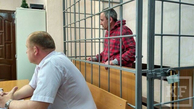 Советский райсуд Казани продлил домашний арест по делу о взятке двум полицейским: одному бывшему