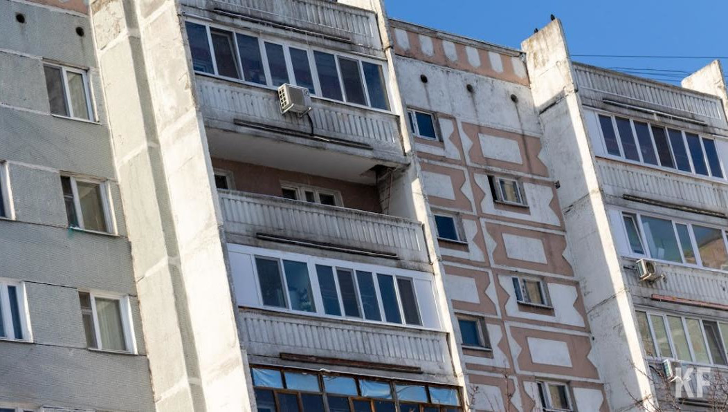 Пенсионерка упала с высоты девятого этажа.