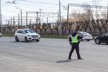 Нетрезвых автомобилистов ждет штраф в 30 тысяч рублей и лишение прав от полутора до двух лет.