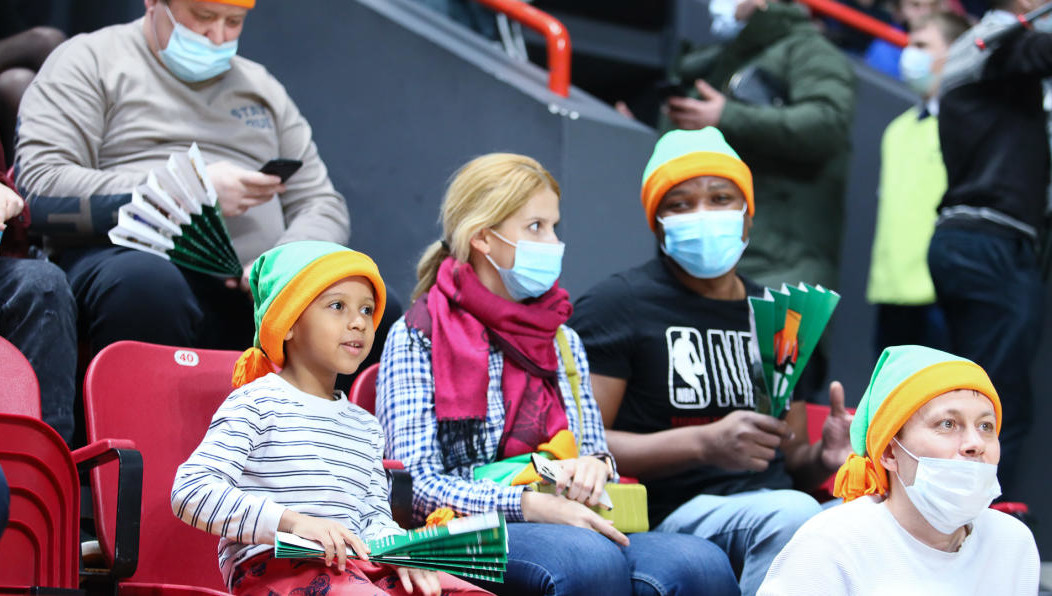 В КХЛ сезон приостановили на неделю