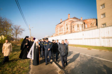 Один из них - церковь преподобного Макария Желтоводского в Адмиралтейской слободе.
