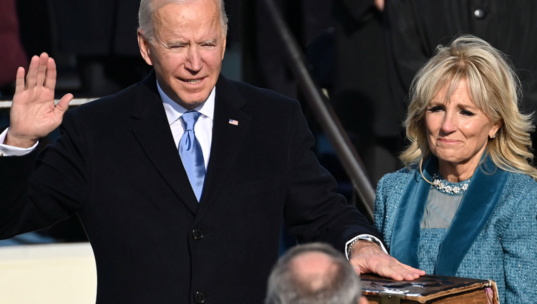 Джозеф Робинетт Байден-младший стал 46-м президентом страны.