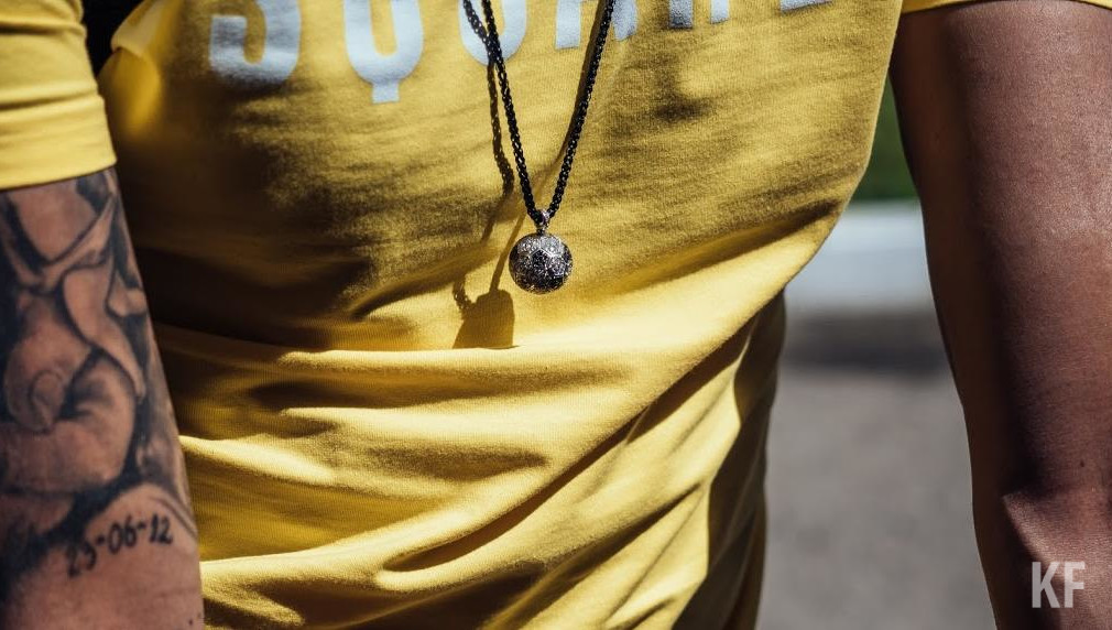 Мужчина не показывал лицо