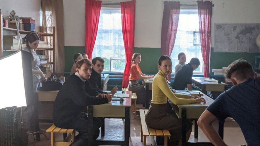 Съемки прошли в школе 1919 года постройки.