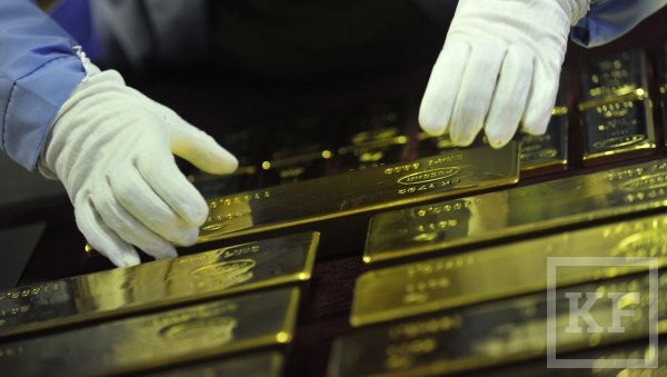 Золото подешевело до пятилетнего минимума на фоне снижения цен на китайские акции