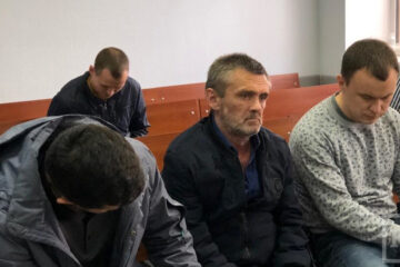 Олег Елизаров полностью признал вину. Его отправили под стражу.