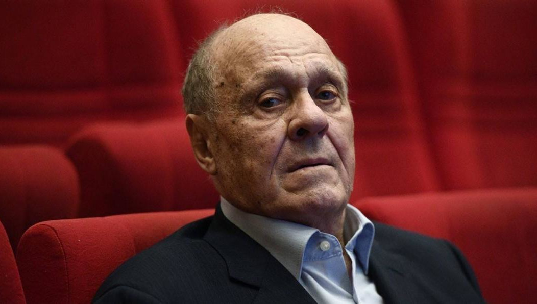 Он проходил лечение в больнице.