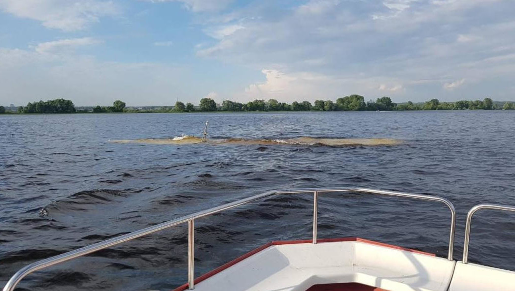 На катере отмечали день рождения.
