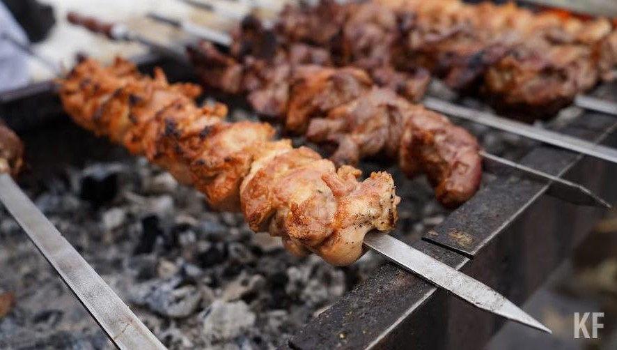 Любое блюдо из полуфабрикатов можно считать вредной пищей из-за содержащихся в них добавок.