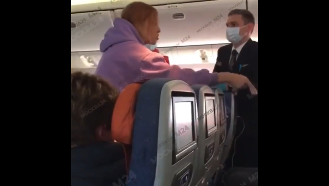 Видео попало в сети - большинство пользователей встали на сторону разъяренной женщины.