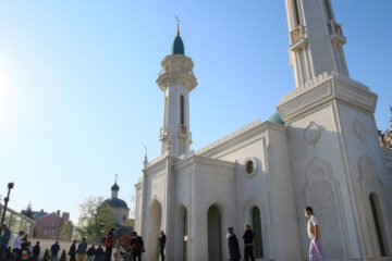 Духовное управление мусульман республики назначило 21 апреля и 28 июня праздничными днями.