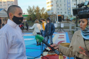 Актер и обладатель главной российской театральной премии «Золотая маска» устроил перформанс во время открытия арт-объекта в Альметьевске.