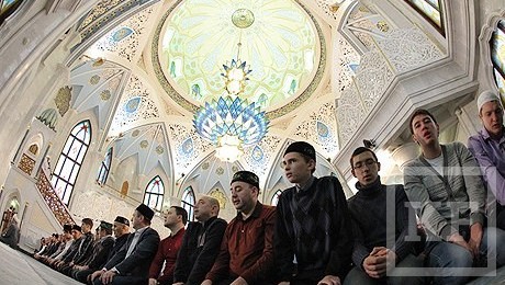 Праздничные намазы в мечетях Татарстана в один из главных мусульманских праздников — Уразу-байрам — начнутся в 7:00. Он состоится завтра