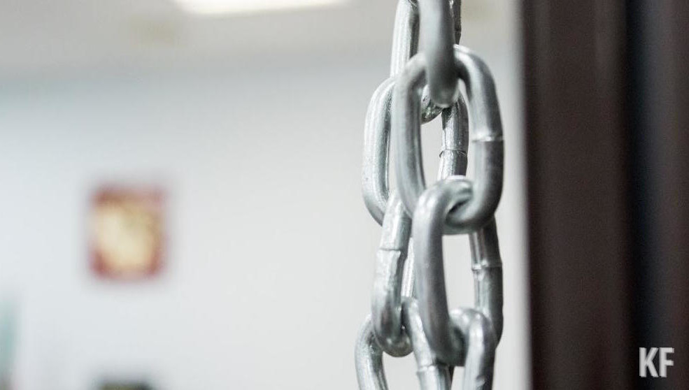 Обвиняемый до смерти избил мужчину и скинул его тело кювет.