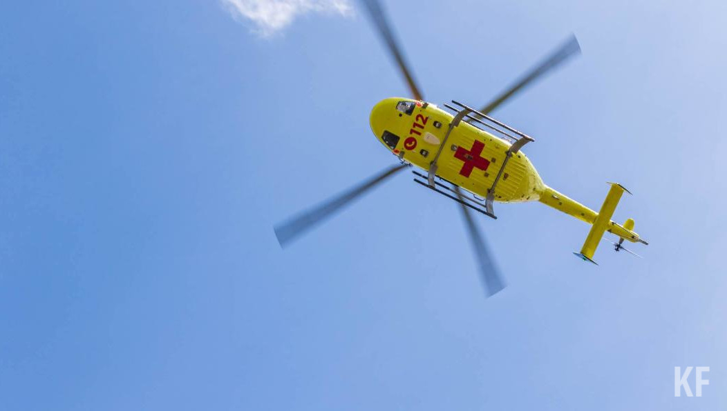 В момент происшествия на борту вертолета находились пять человек.