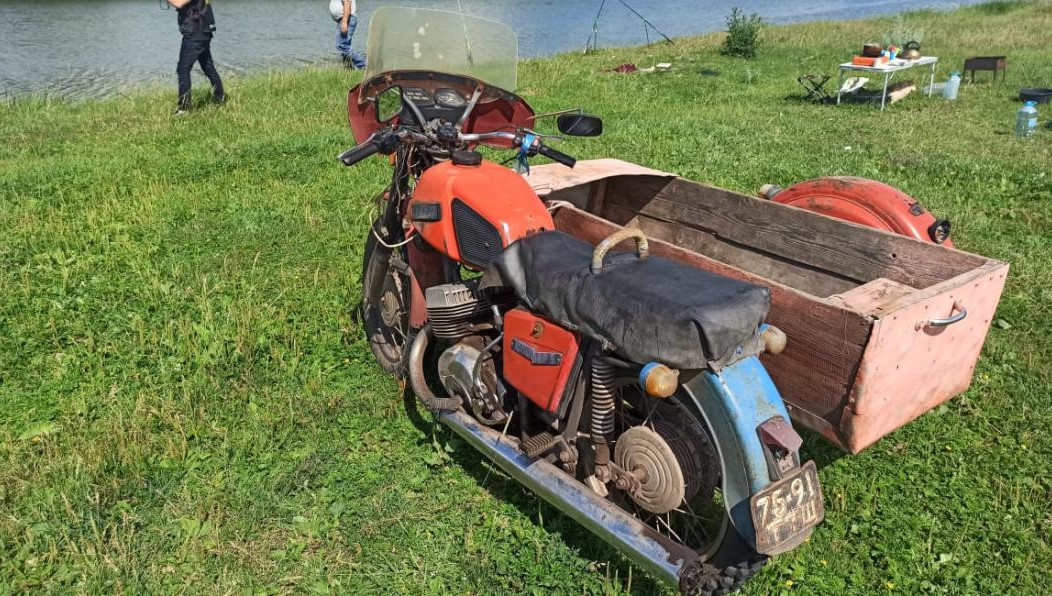 Во время купания тот нырнул и не вынырнул.