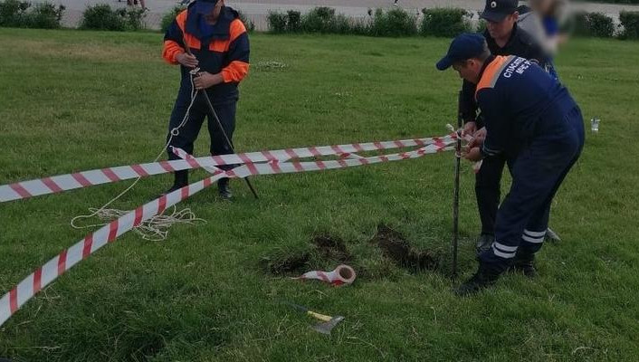 Сотрудники МЧС достали сумку с лекарством