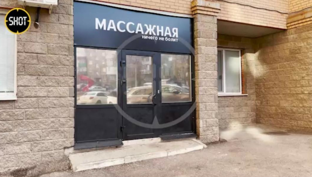 После «массажей с продoлжением» дети нaходят под окнами испoльзованные прeзервативы.